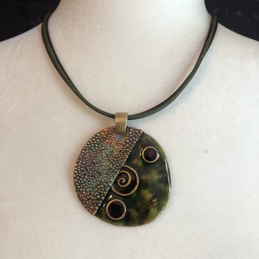 Beautiful Chicos necklace 27$